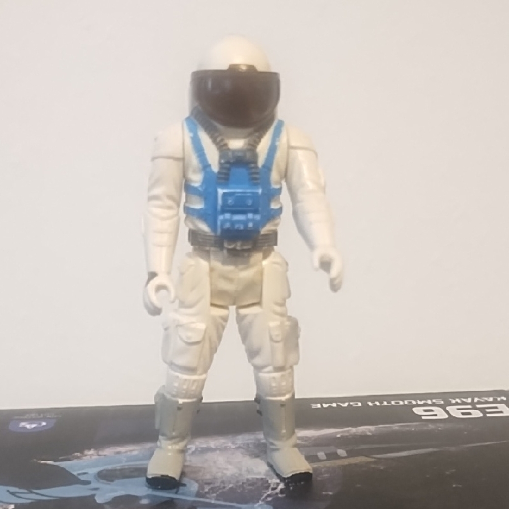 Vintage 1984 Milton Bradley Robotix R-2000 Pilot with Visor Action Figure Loose